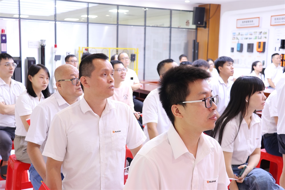 艾礼安：共鉴阅兵盛典，同筑爱国情怀​